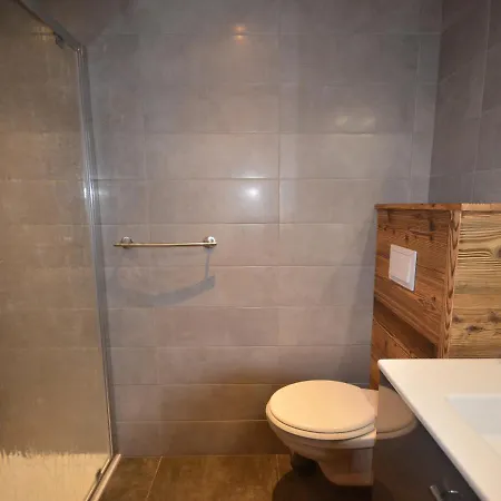 Apartment - Superbe Avec Terrasse, Poele A Bois Et Garage - Fr-1-623-47 *